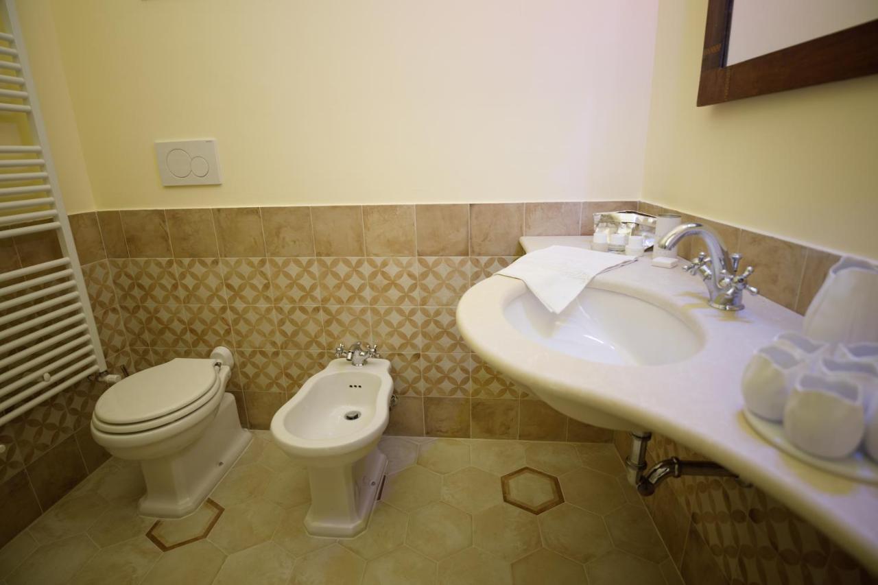 Palazzo Introna Bed & Breakfast Mola di Bari Dış mekan fotoğraf
