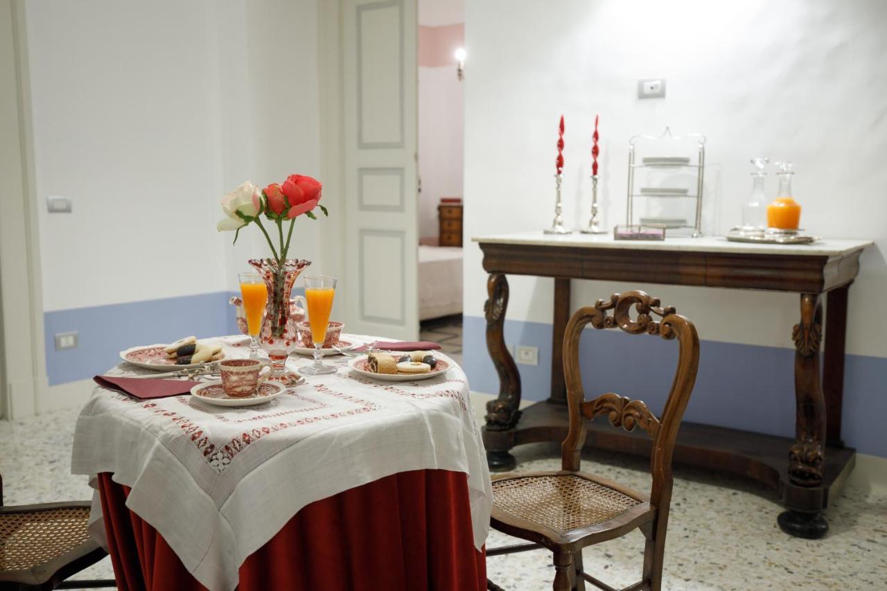 Palazzo Introna Bed & Breakfast Mola di Bari Dış mekan fotoğraf