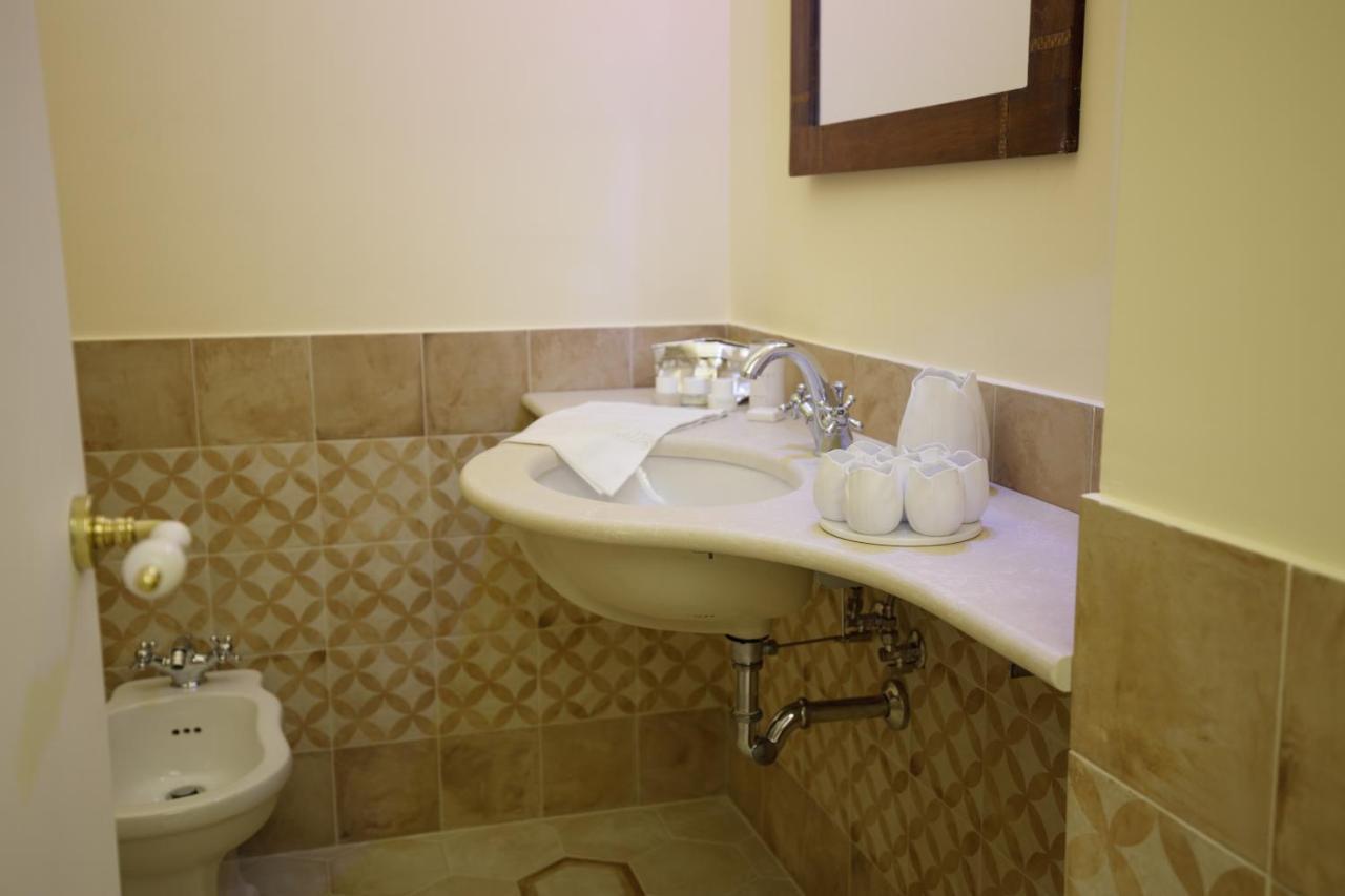 Palazzo Introna Bed & Breakfast Mola di Bari Dış mekan fotoğraf