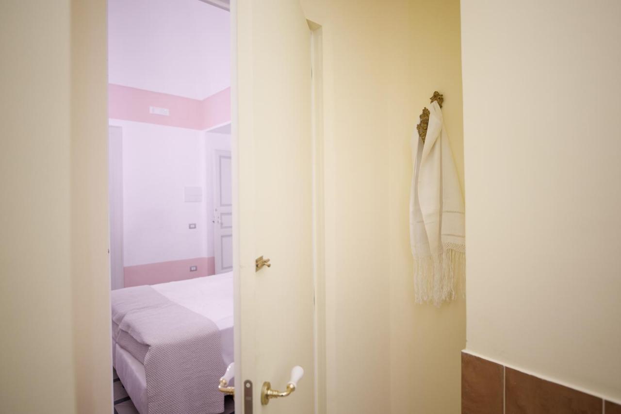 Palazzo Introna Bed & Breakfast Mola di Bari Dış mekan fotoğraf