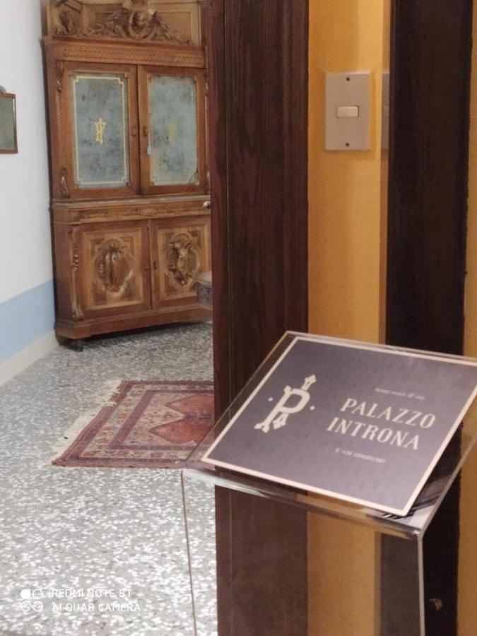 Palazzo Introna Bed & Breakfast Mola di Bari Dış mekan fotoğraf
