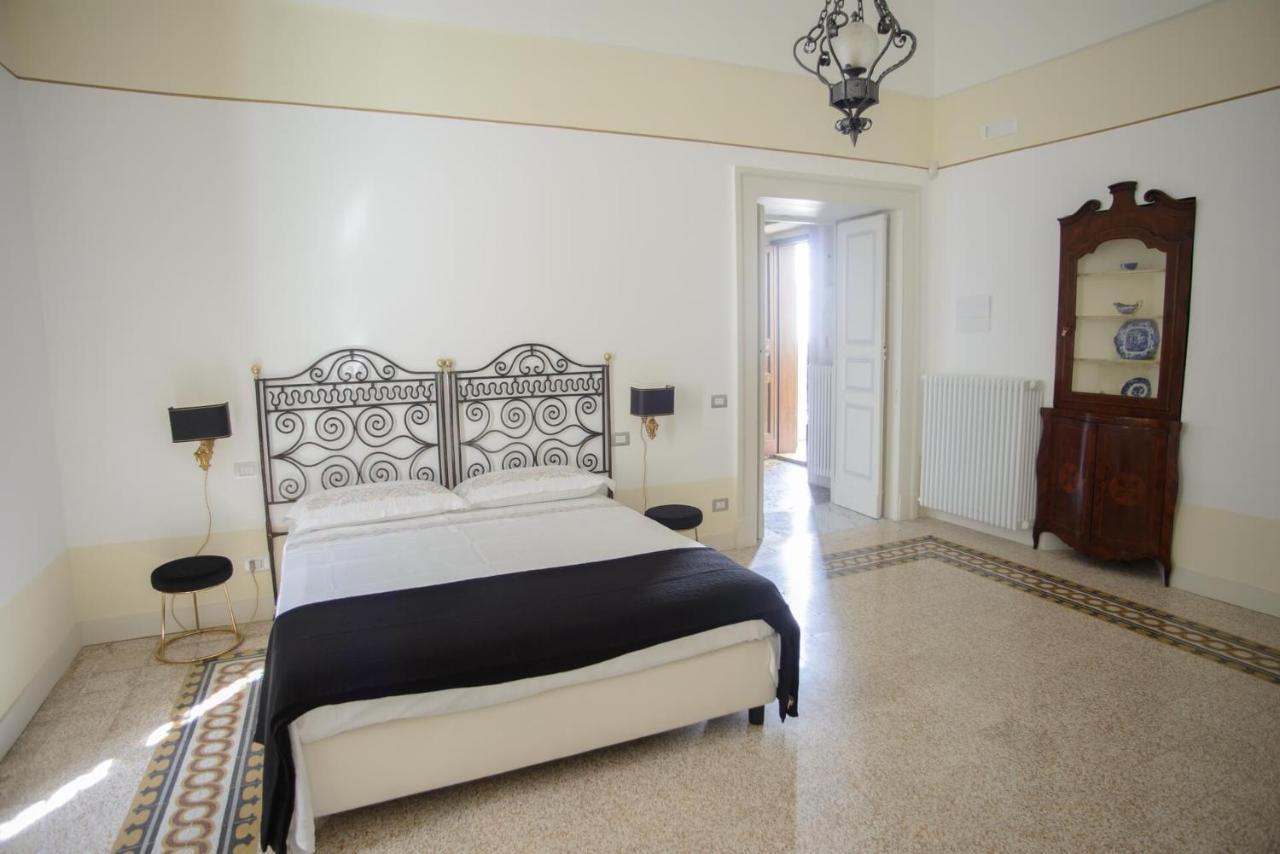 Palazzo Introna Bed & Breakfast Mola di Bari Dış mekan fotoğraf